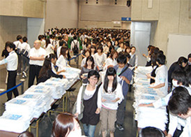 写真：メイン会場入り口